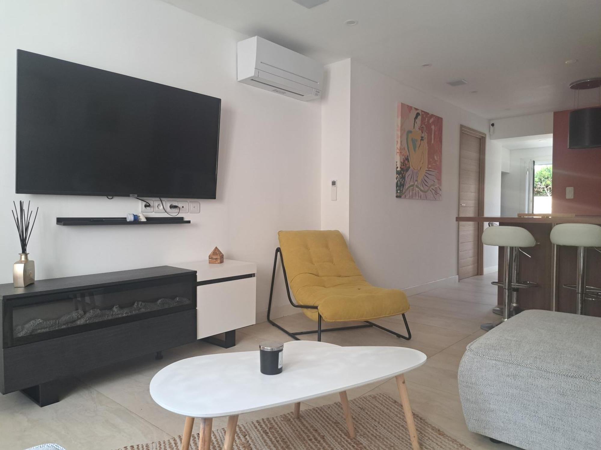 Magnifique appartement 2 chambres avec 50 m2 de jardin privatif La Crau Chambre photo
