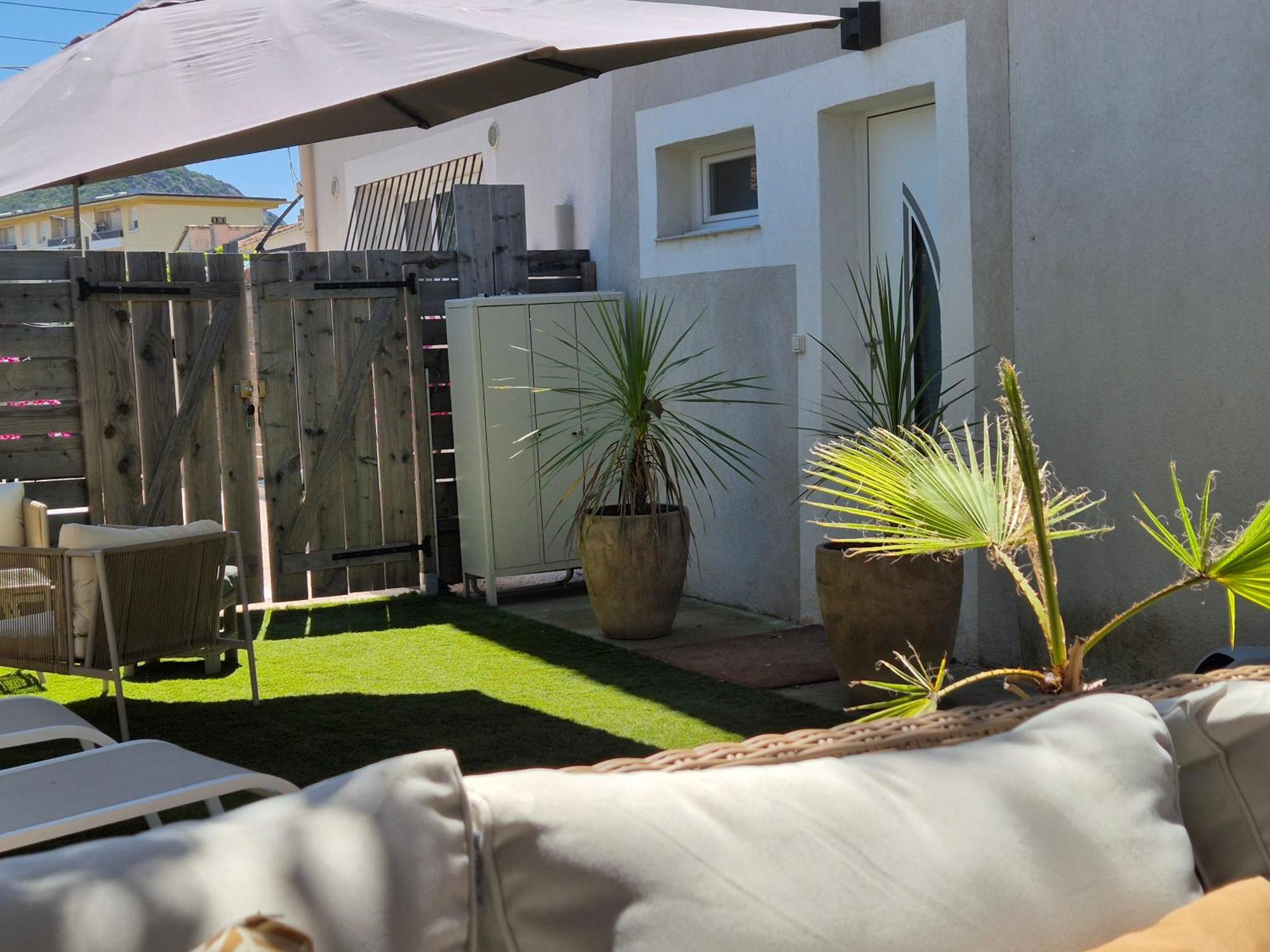 Magnifique appartement 2 chambres avec 50 m2 de jardin privatif La Crau Extérieur photo